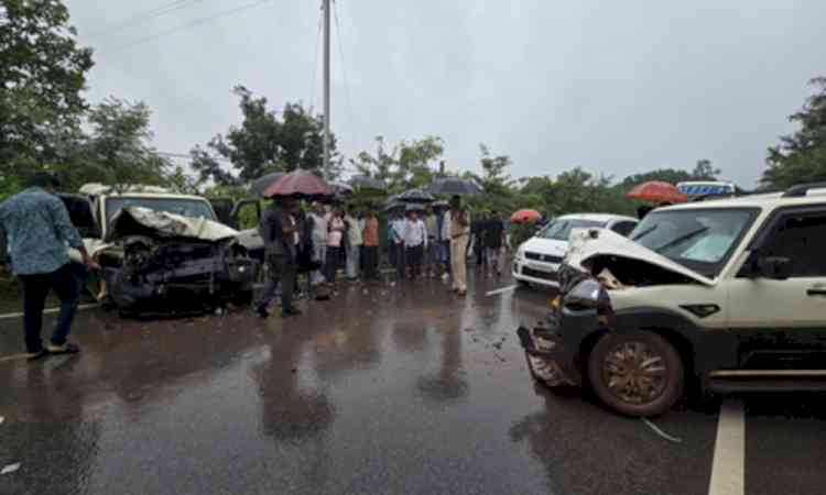 Speeding vehicle rams Chhattisgarh minister Kedar Kashyap’s convoy, six injured