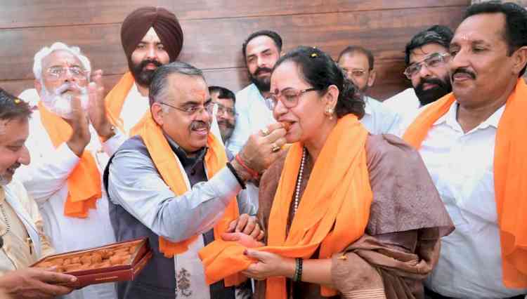 Fazilka Nagar Council’s First Woman BJP President Anita Jairath Assumes Office, Tarun Chugh Congratulates Her