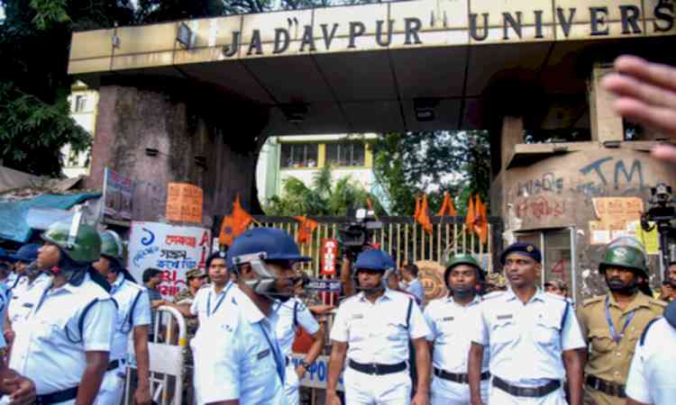 Bengal: Senior police officer visits Jadavpur University to probe clashes, graffiti
