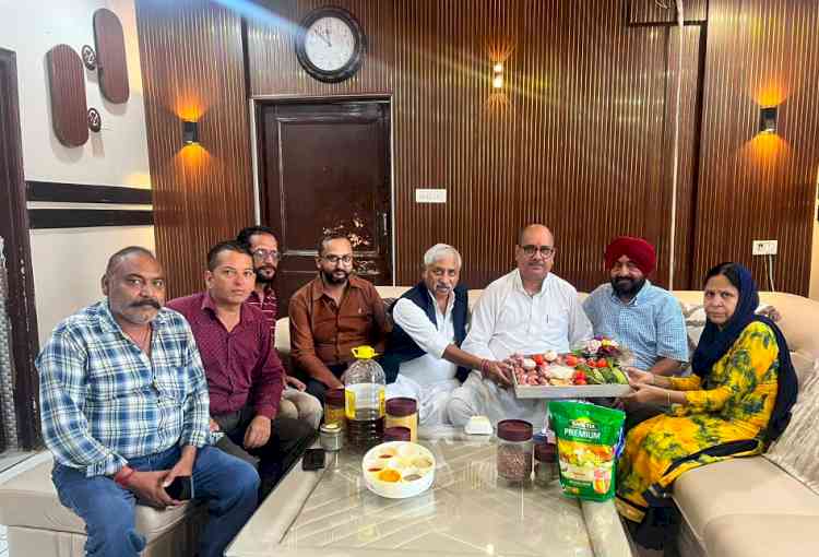 Mehta Stages Unique Protest by Distributing Gift Packs of Expensive Sugar and Vegetables
