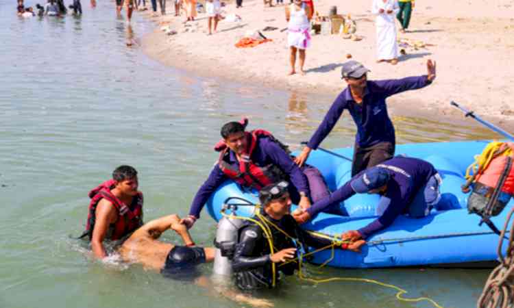 MP: Father and son swept away in Narmada River, rescue operation underway