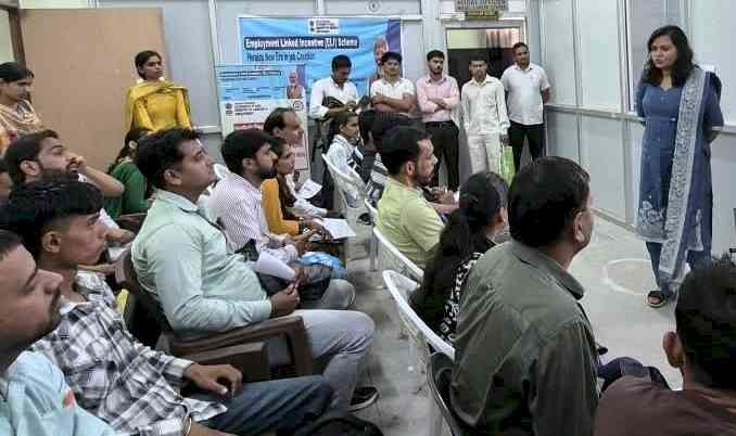 उद्यमिता से युवा बनें रोजगारदाता, नौकरी तलाशने वाले नहीं: उपायुक्त सतबीर सिंह