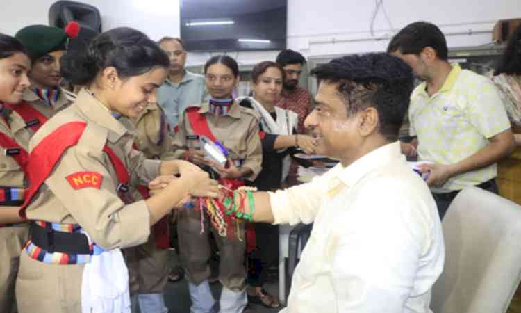 NDMC V-C celebrates Raksha Bandhan with Navyug School kids