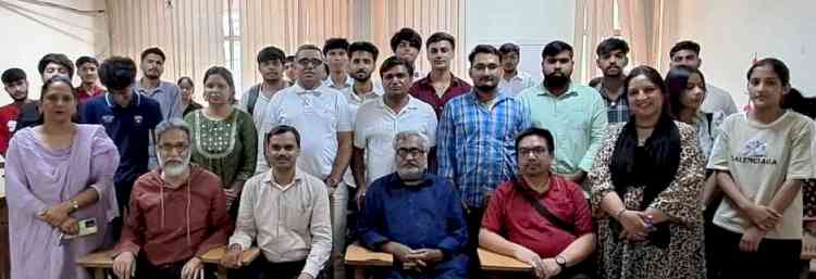 मानव सभ्यता और विकास का मूल आधार है संचारः प्रो. आर.के. अनायत