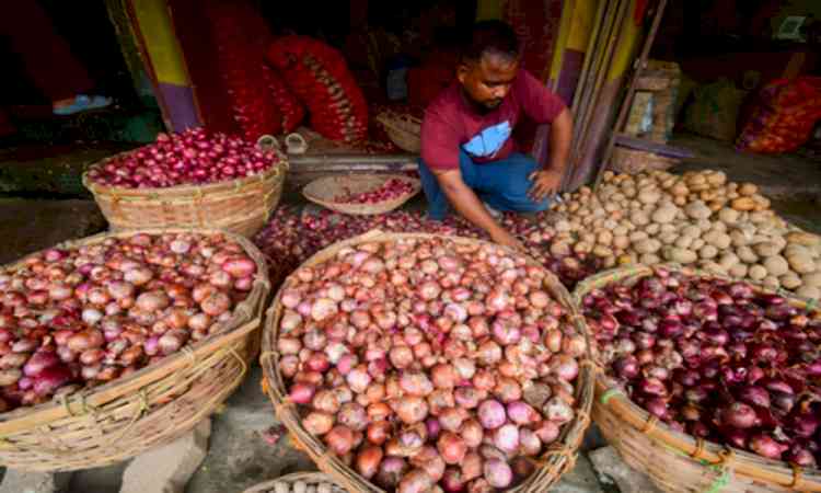 Centre to sell onion at Rs 35 per kg to cool down prices