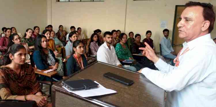 बीएमयू में - व्यवस्थित मतदाता, शिक्षा और चुनावी भागीदारी विषय पर व्याख्यान