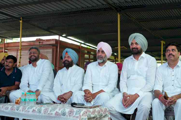 Kewal Singh Dhillon listens to ‘Mann Ki Baat’ with party leaders, workers
