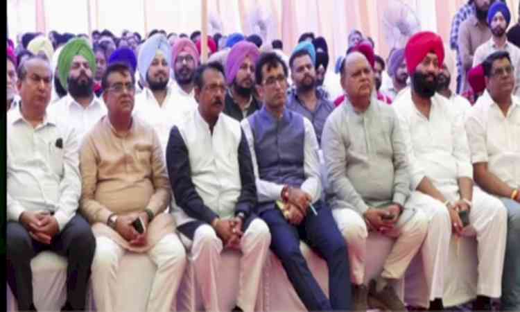 Delhi BJP chief Harsh Malhotra, party workers listen to 'Mann Ki Baat' at 6,339 locations