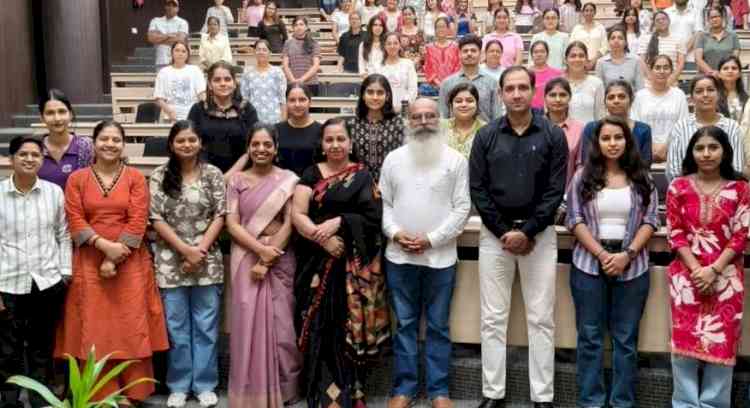 रॉर्शाक टेस्ट से समझी मन की परतें, जीजेयू में विद्यार्थियों को मिला प्रैक्टिकल प्रशिक्षण