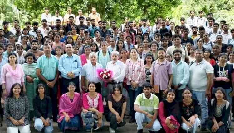 इतिहास में दबे वर्गों की आवाज को सामने लाए प्रो. सुमित सरकारः प्रो. बी.डी. यादव