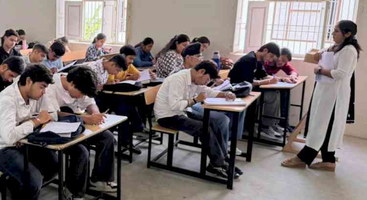 सड़क सुरक्षा पर क्विज में 500 से अधिक विद्यार्थियों ने लिया हिस्सा