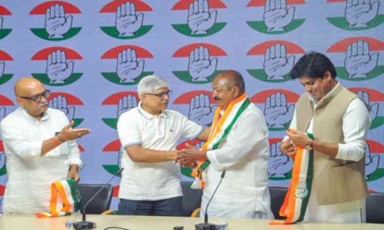 AIMIM’s TV face Asim Waqar joins Cong ahead of UP polls, alleges party’s ‘tacit deal’ with BJP