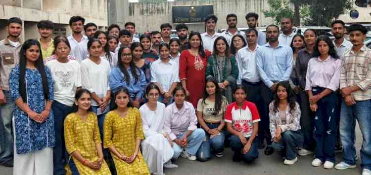 विधानसभा में बैठकर सीखी संसदीय पत्रकारिता, जीजेयू के जनसंचार विद्यार्थियों ने देखी सदन की कार्यवाही