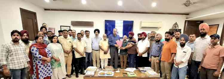 BMS Delegation Meets Sanjay Tandon, Thanks Him for Support in Reinstatement of Terminated Workers