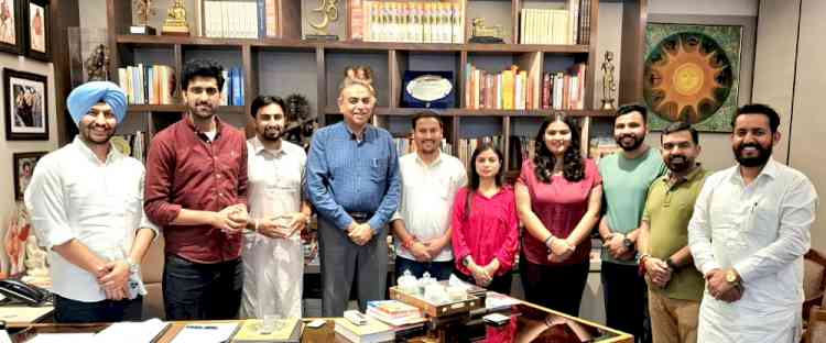 Ankit Bidhan along with members of his ABVP team calls on Sanjay Tandon