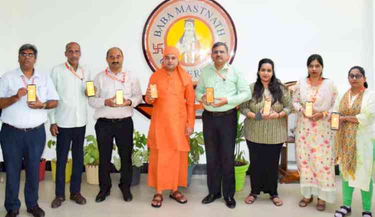 महंत बालकनाथ योगी ने किया बीएमयू रोहतक मोबाइल ऐप का शुभारंभ