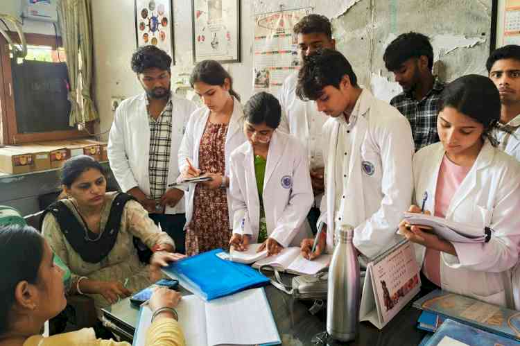एमडीयू छात्रों ने पीएचसी में समझी ग्रामीण स्वास्थ्य व्यवस्था