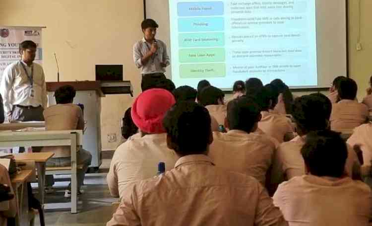 साइबर हमलों से बचाव के गुर सीखे विद्यार्थियों ने