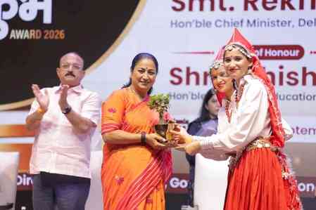 Delhi CM honours 118 teachers, vows to prepare schools for future