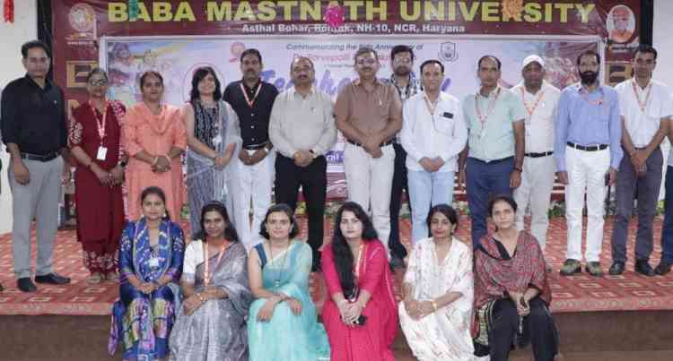 शिक्षक ज्ञान ही नहीं, चरित्र और भविष्य भी गढ़ते हैं- डॉ. विनोद कुमार