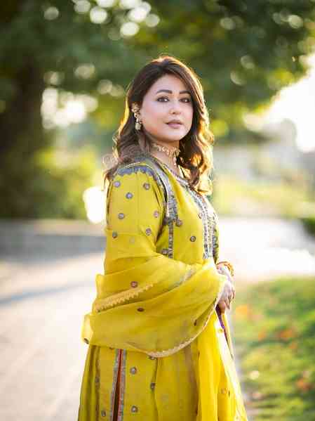 Hina Khan says 'Actors have an option to opt out' on Kriti Sanon's Rakhi Ad controversy