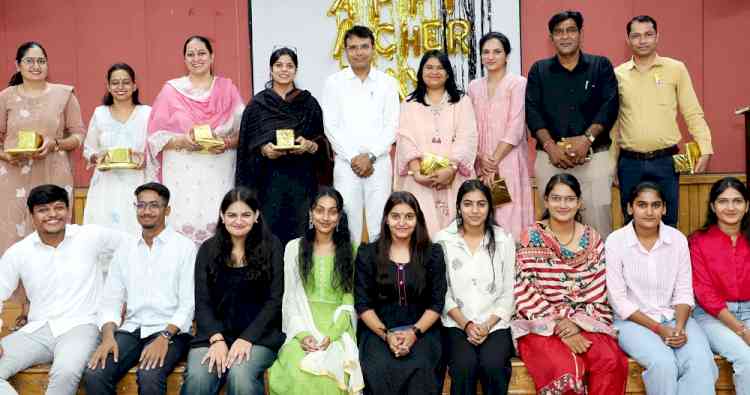 गुरु-शिष्य के स्नेह और सम्मान से सजा शिक्षक दिवस समारोह