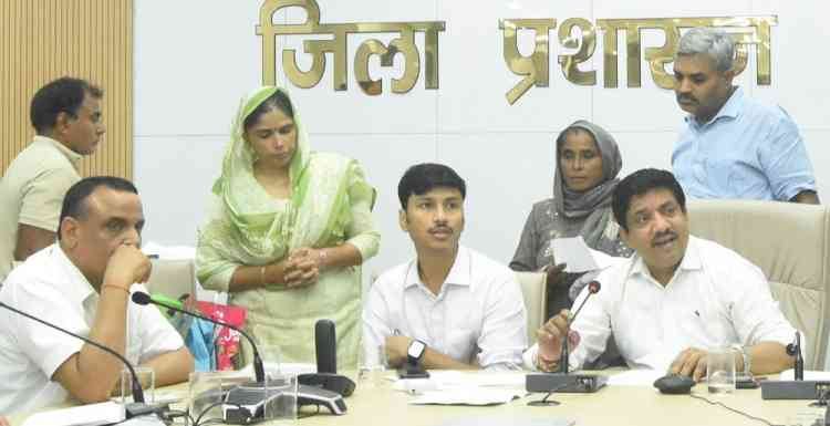 शिकायतें लंबित रखीं तो होगी कार्रवाई, उपायुक्त ने समाधान शिविरों में समयबद्ध निपटारे के निर्देश दिए