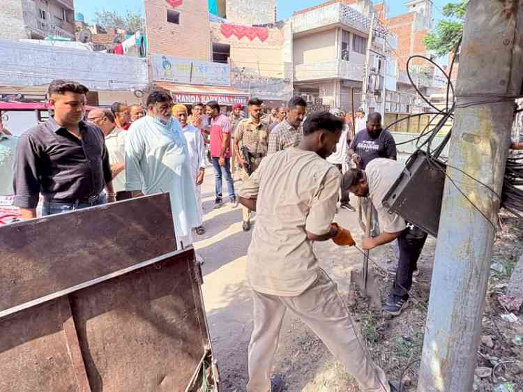 Mission Clean Punjab: MLA Prashar launches major cleanliness drive in Daulat colony, inaugurate tubewell