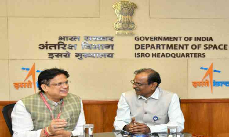 Karnataka minister seeks ISRO support for ‘student–scientist interaction’ at state's science centres