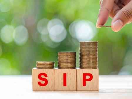 Net SIP inflow hits record Rs 2 trillion in FY26 despite rise in account closures