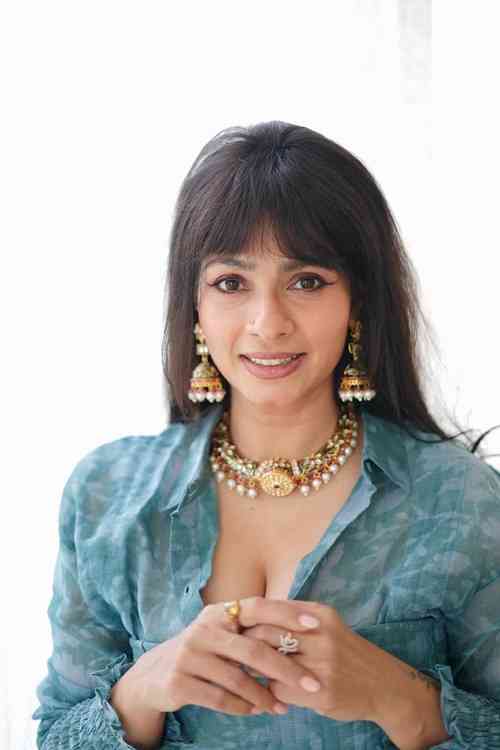 Tanishaa Mukerji’s Glamorous Look in French Bangs 