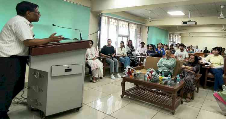 बदलते वैश्विक समीकरणों में भारत की विदेश नीति अहमः प्रो. यादव