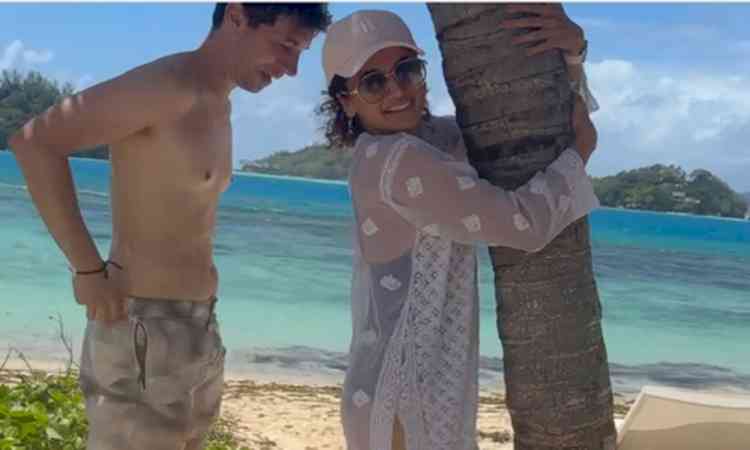Taapsee Pannu's holiday hustle is all about a supportive husband & unsuccessful viral picture