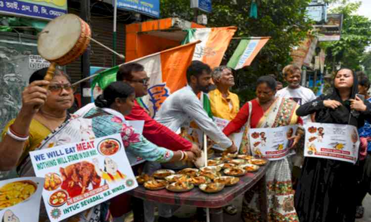 Congress, BJP workers fight in Kolkata over protests against controversial comments by religious guru