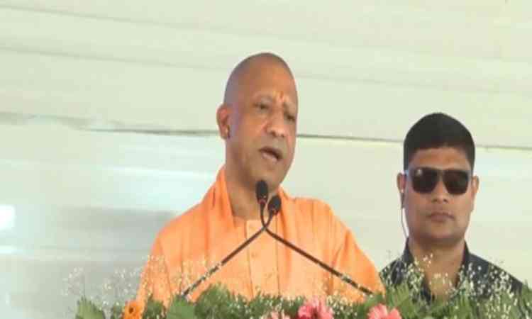 UP: Yogi offers tablets to 400 law officers, Rs 5 lakh cashless health insurance to all advocates