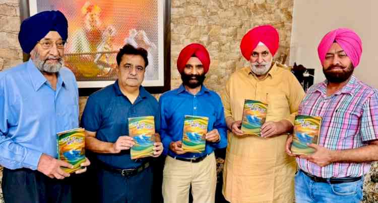ਅਮਰੀਕਾ ਵੱਸਦੇ ਲੇਖਕ ਧਰਮ ਸਿੰਘ ਗੋਰਾਇਆ ਦੀ ਪੁਸਤਕ “ਰਾਵੀ ਮੇਰੇ ਆਰ ਪਾਰ” ਪ੍ਰੋ.ਗੁਰਭਜਨ ਸਿੰਘ ਗਿੱਲ ਤੇ ਸਾਥੀਆਂ ਵੱਲੋ ਲੋਕ ਅਰਪਣ