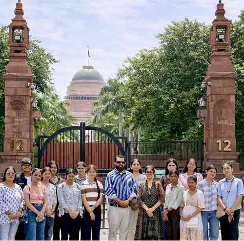 KMVites explore Rashtrapati Bhavan and New Delhi landmarks during Educational Tour