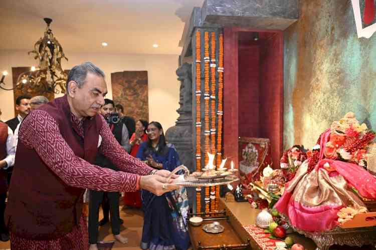 Senior BJP leader Sanjay Tandon joins Ganesh Puja at Union Minister Piyush Goyal’s residence