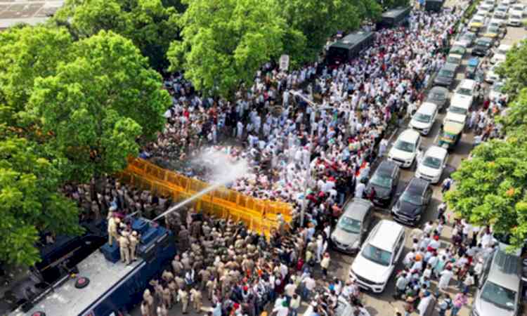 Led by Pilot, Punjab Congress leadership protests in Chandigarh against Finance Minister Cheema