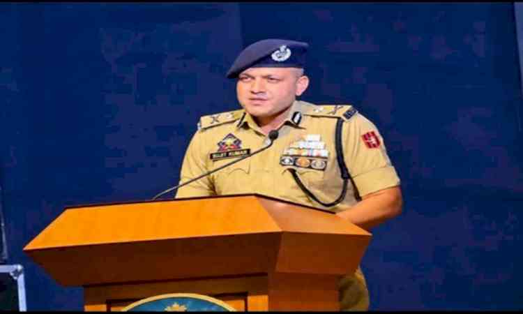 Trust teachers, parents; stay away from drugs, social media traps: J&K Police to students