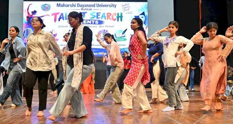 मंच पर उतरा हुनर, एमडीयू टैलेंट सर्च में विद्यार्थियों ने बिखेरे प्रतिभा के रंग