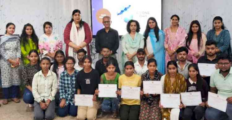ओजोन परत बचाने का संदेश, पोस्टर-स्लोगन में दिखाई विद्यार्थियों ने रचनात्मकता