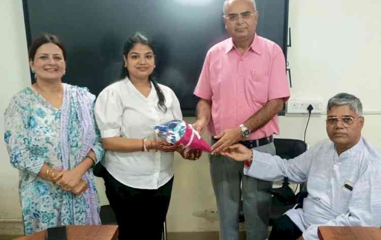 इमसार में विद्यार्थियों को डिजिटल स्किल्स और रोजगार के नए अवसरों की जानकारी दी