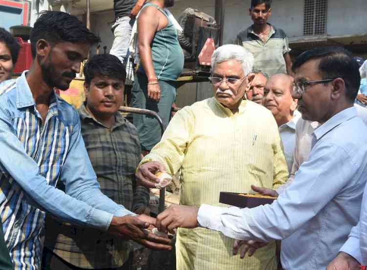 एलिवेटेड ट्रैक के साथ 3.79 किमी सड़क का काम तेज, दीपावली से पहले पूरे होने का लक्ष्य