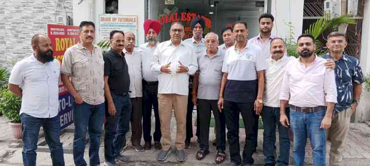 Pawan Dewan Holds Meeting with Residents of BRS Nagar