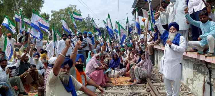 Farmers block Mallanwala rail track, 20 trains affected
