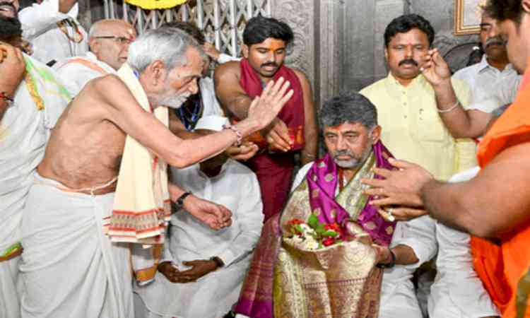 K'taka CM Shivakumar offers prayers at Ganagapur for good rain; announces development of pilgrimage centre