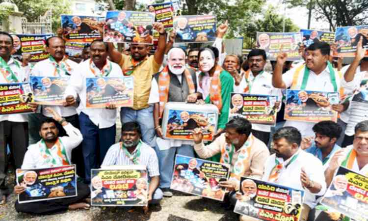UPI charges row: Karnataka Congress stages protest, demands Centre withdraw proposed fee