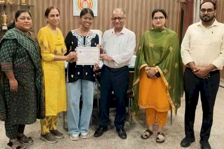 संस्कृत श्लोकोच्चारण में सपना ने लहराया परचम