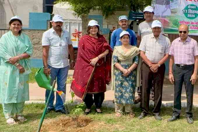 पीएम के जन्मदिन पर 76 पौधे लगाकर दिया हरित रोहतक का संदेश